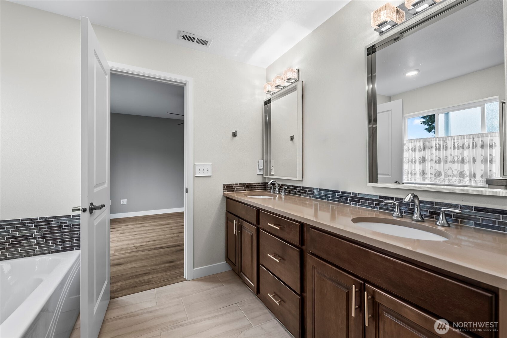 10339 Driftwood Avenue , Gig Harbor, WA 98332