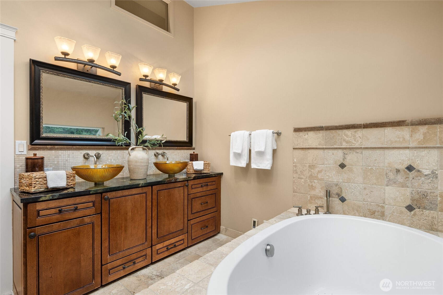 8619 NE 24th Street , Clyde Hill, WA 98004