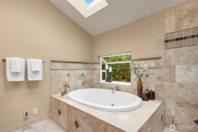 8619 NE 24th Street , Clyde Hill, WA 98004 - Photo 20