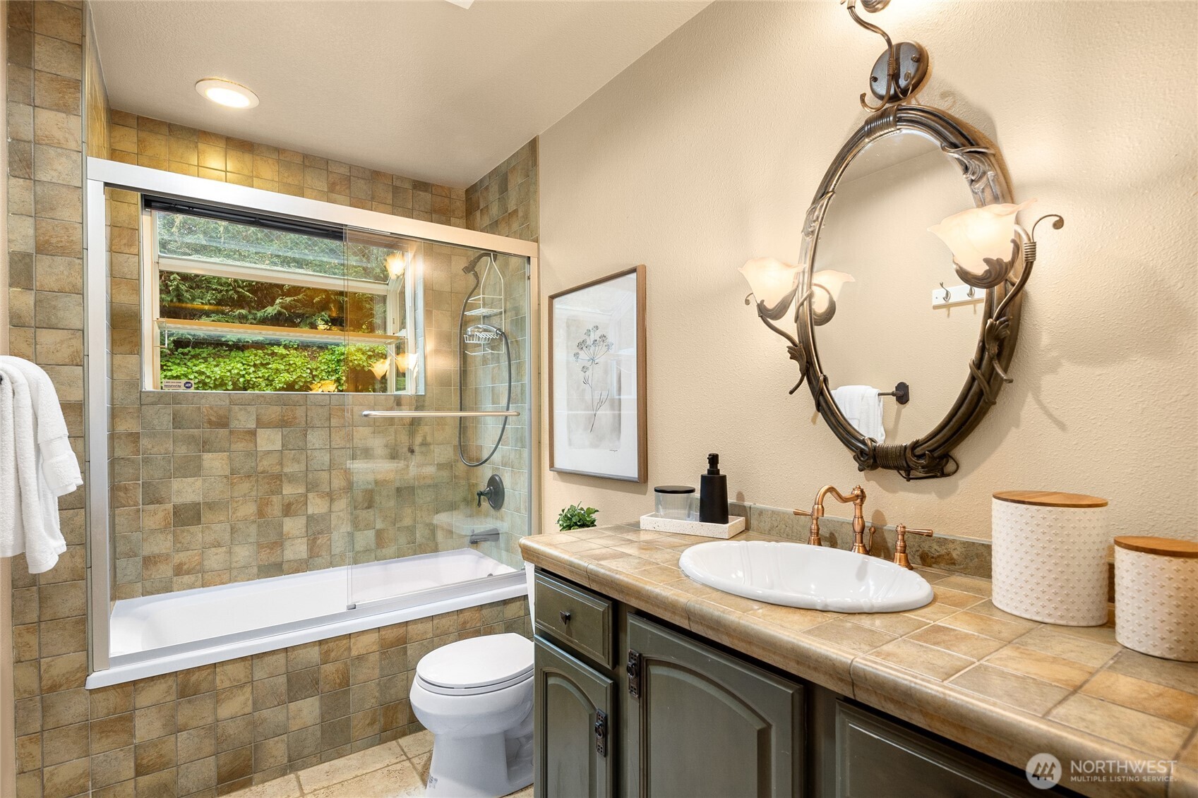 8619 NE 24th Street , Clyde Hill, WA 98004