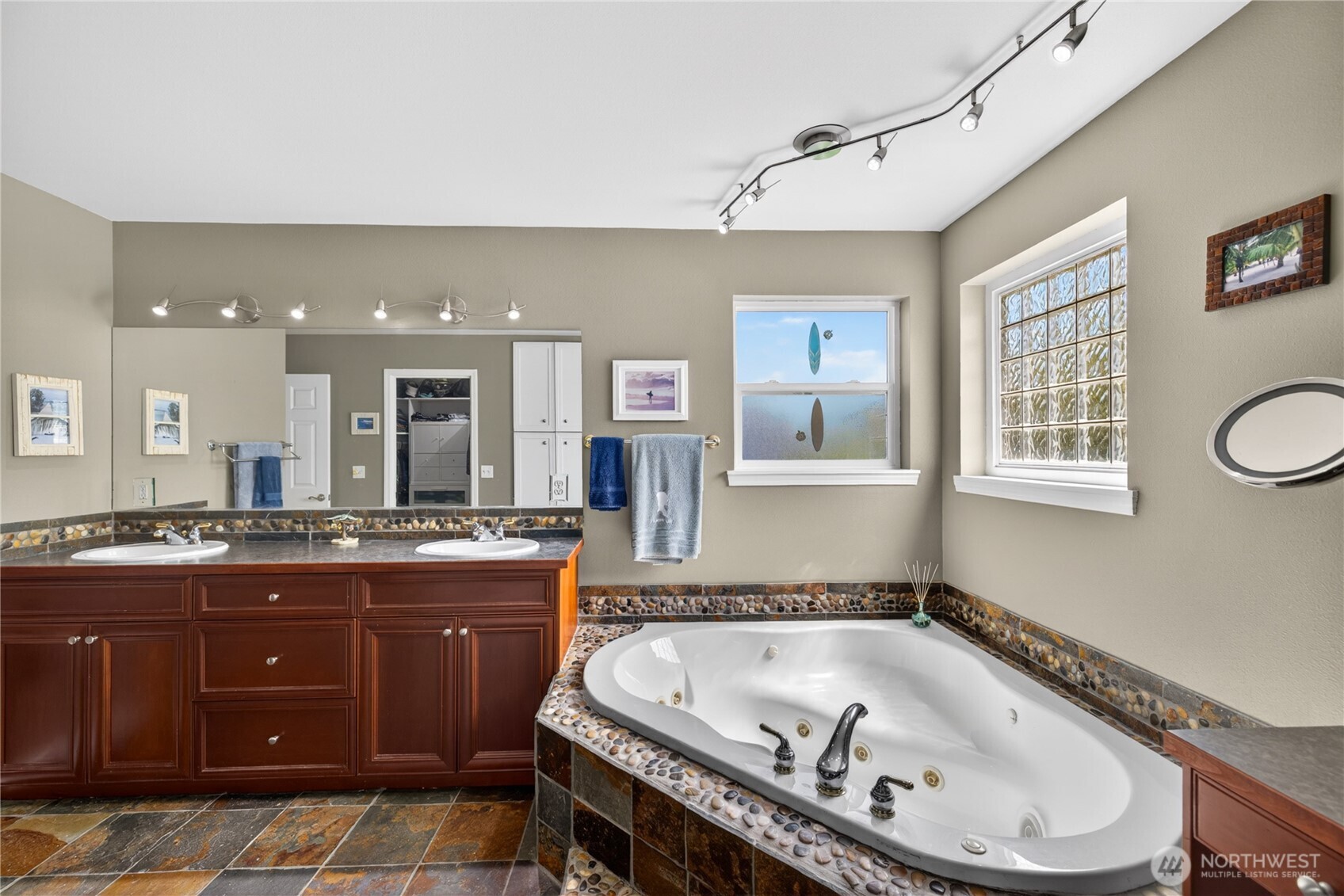 3512 W 2nd Street , Anacortes, WA 98221