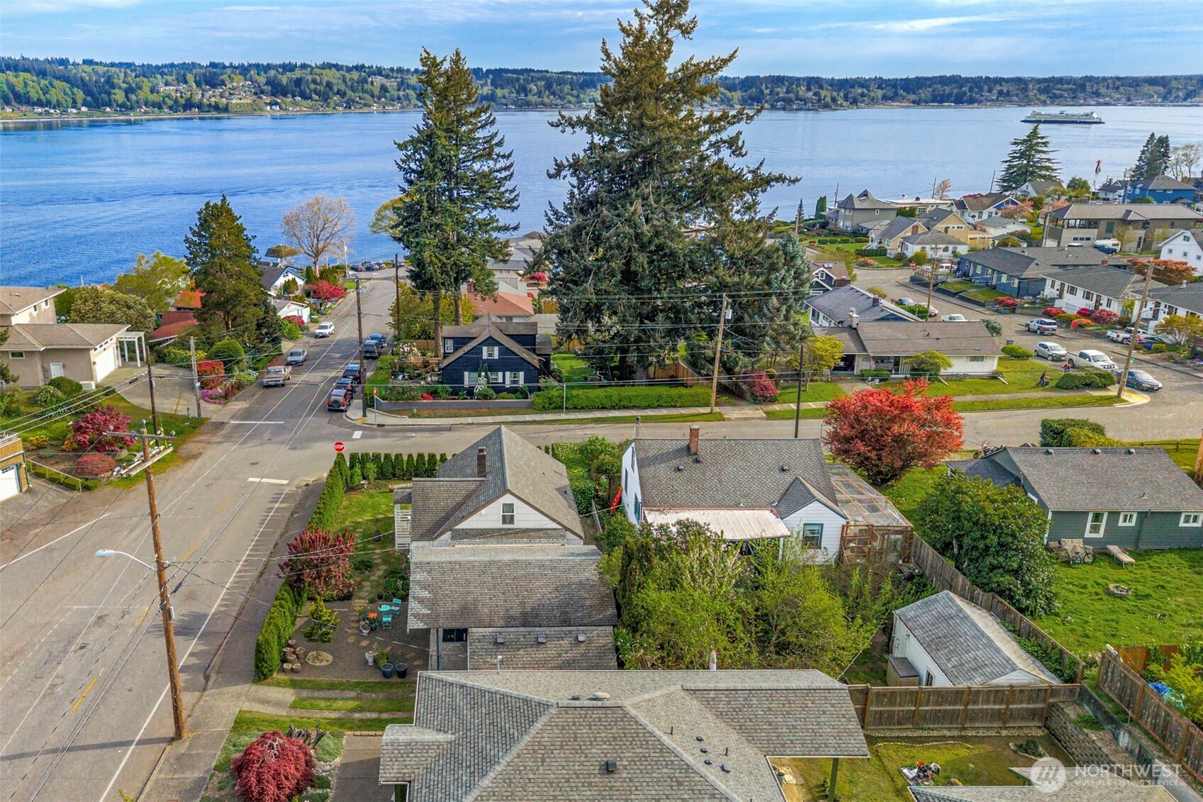 2718 E 11th Street , Bremerton, WA 98310