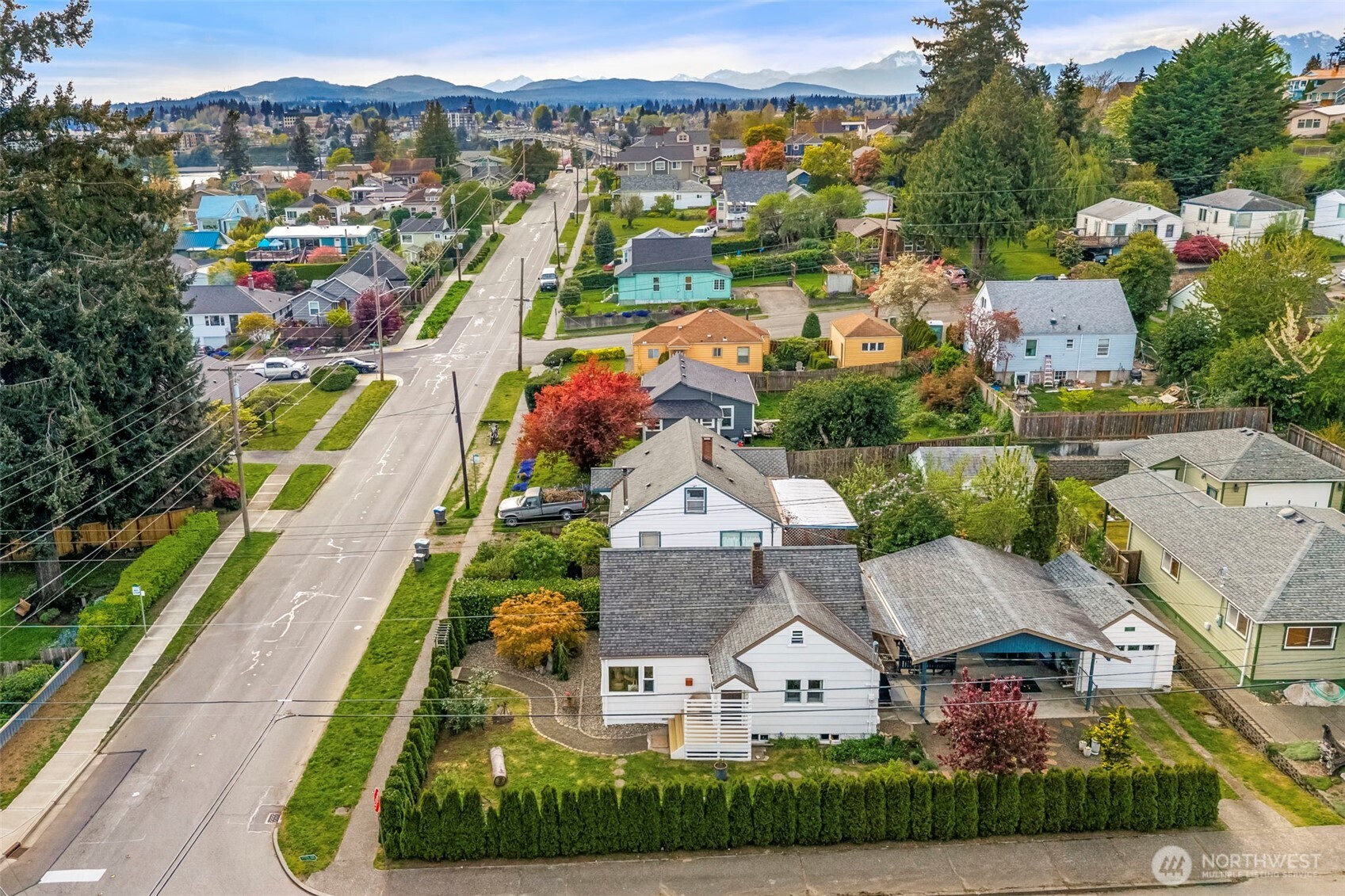 2718 E 11th Street , Bremerton, WA 98310