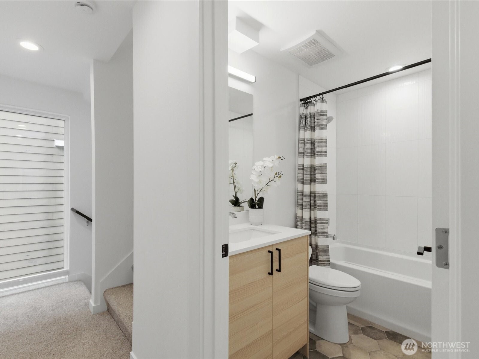 909 Hiawatha Place S #C, Seattle, WA 98144