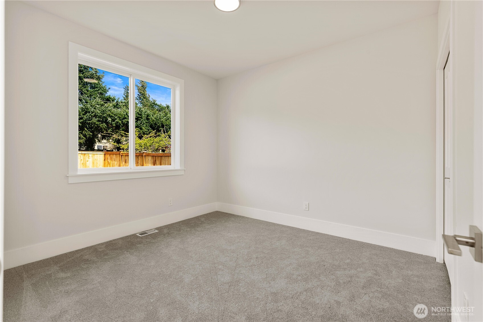 15518 56th Avenue W, Edmonds, WA 98026-2236
