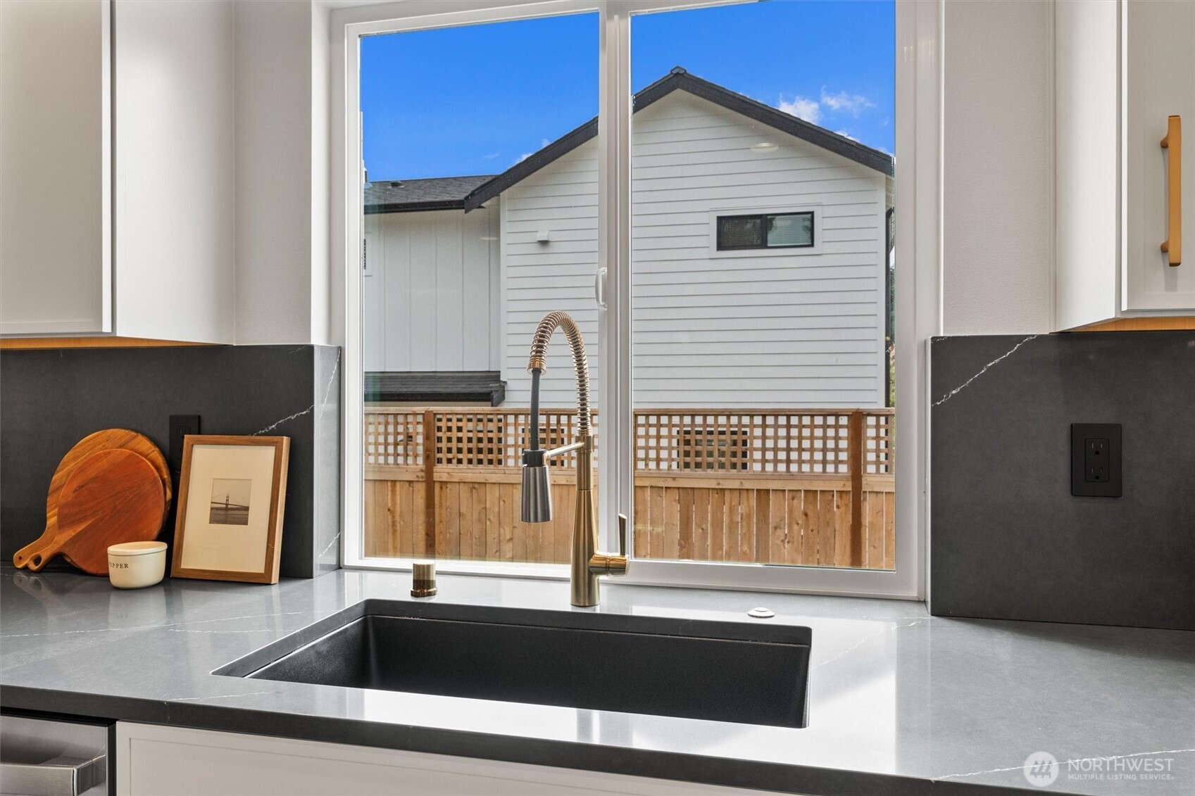 4257 W 33rd Ave W #1, Seattle, WA 98199