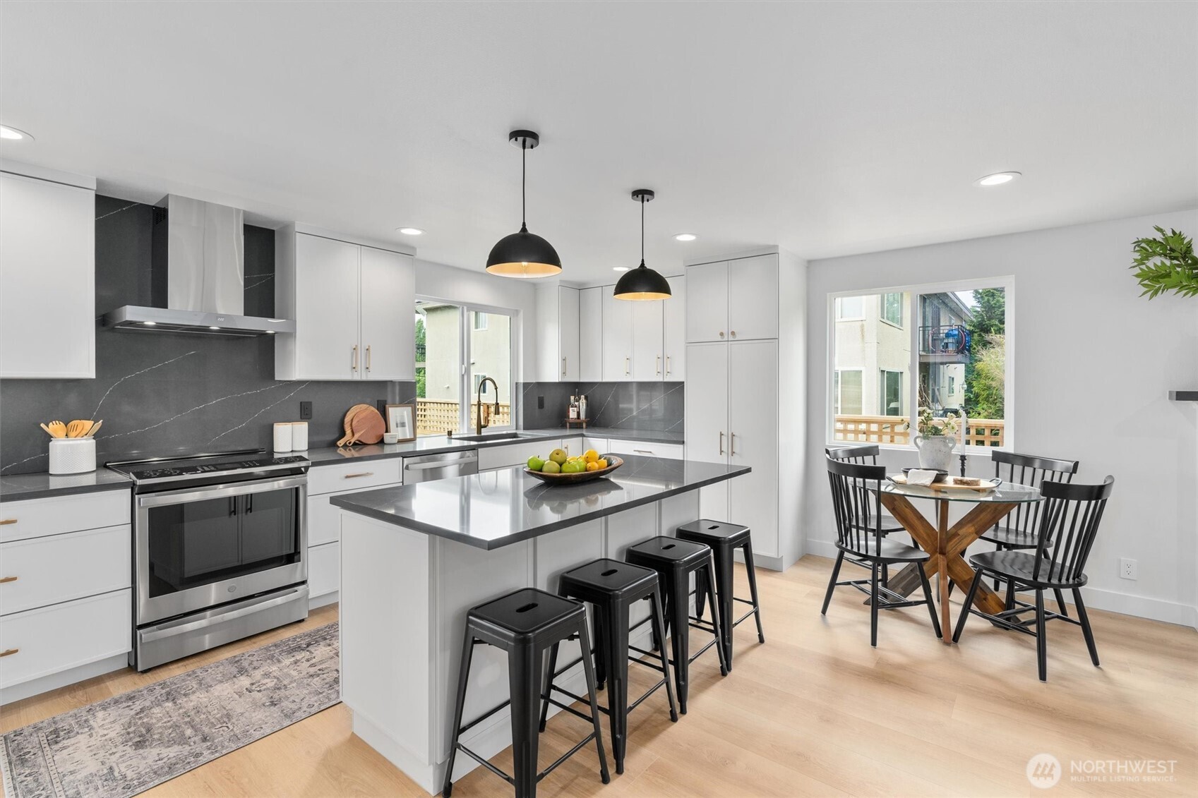 4257 W 33rd Ave W #1, Seattle, WA 98199