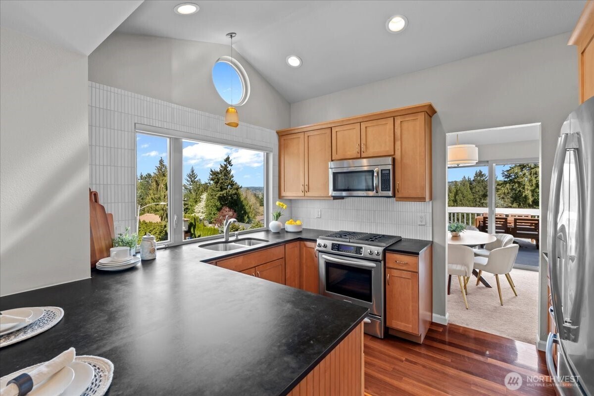 16813 NE 33rd Street , Bellevue, WA 98008
