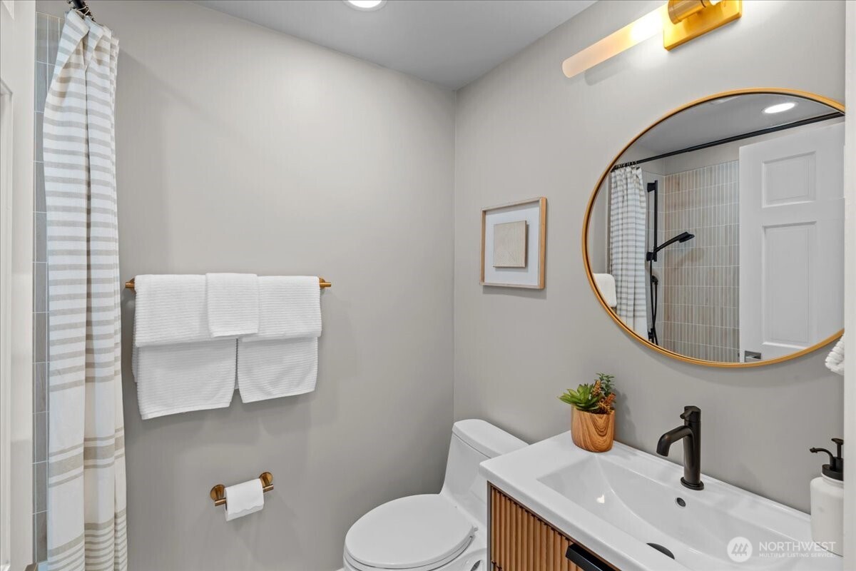 16813 NE 33rd Street , Bellevue, WA 98008