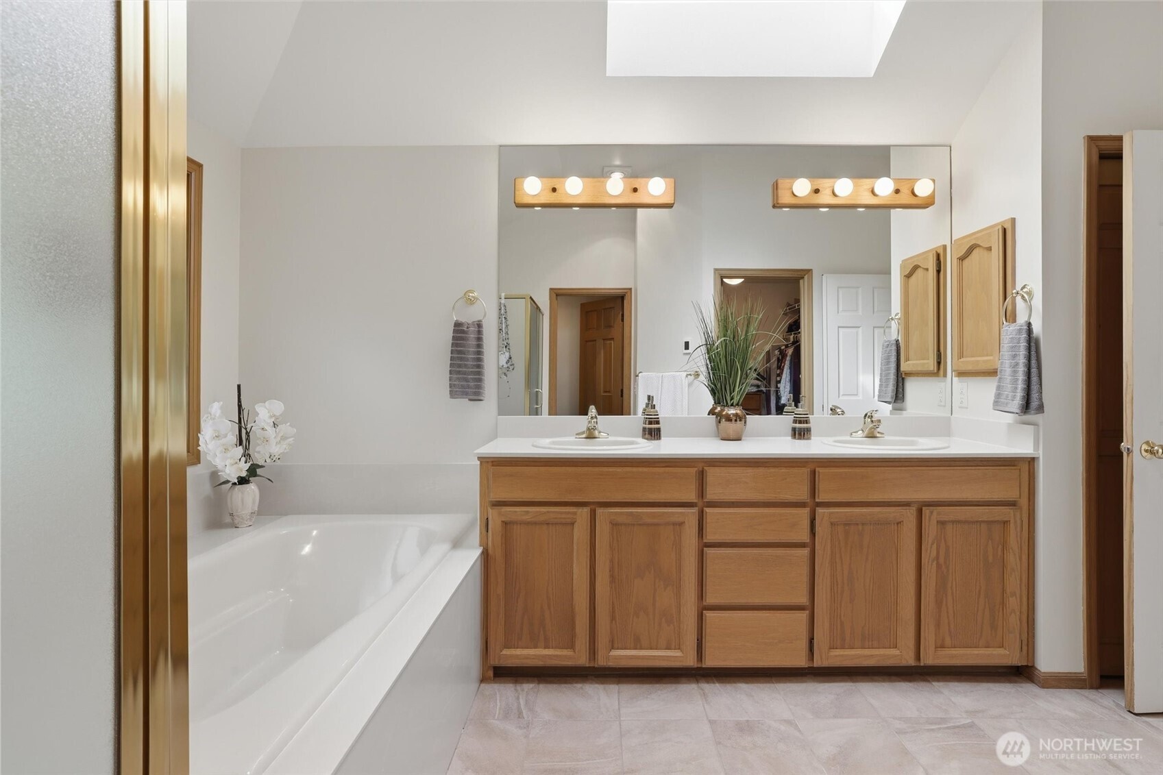 24135 SE 16th Place , Sammamish, WA 98075