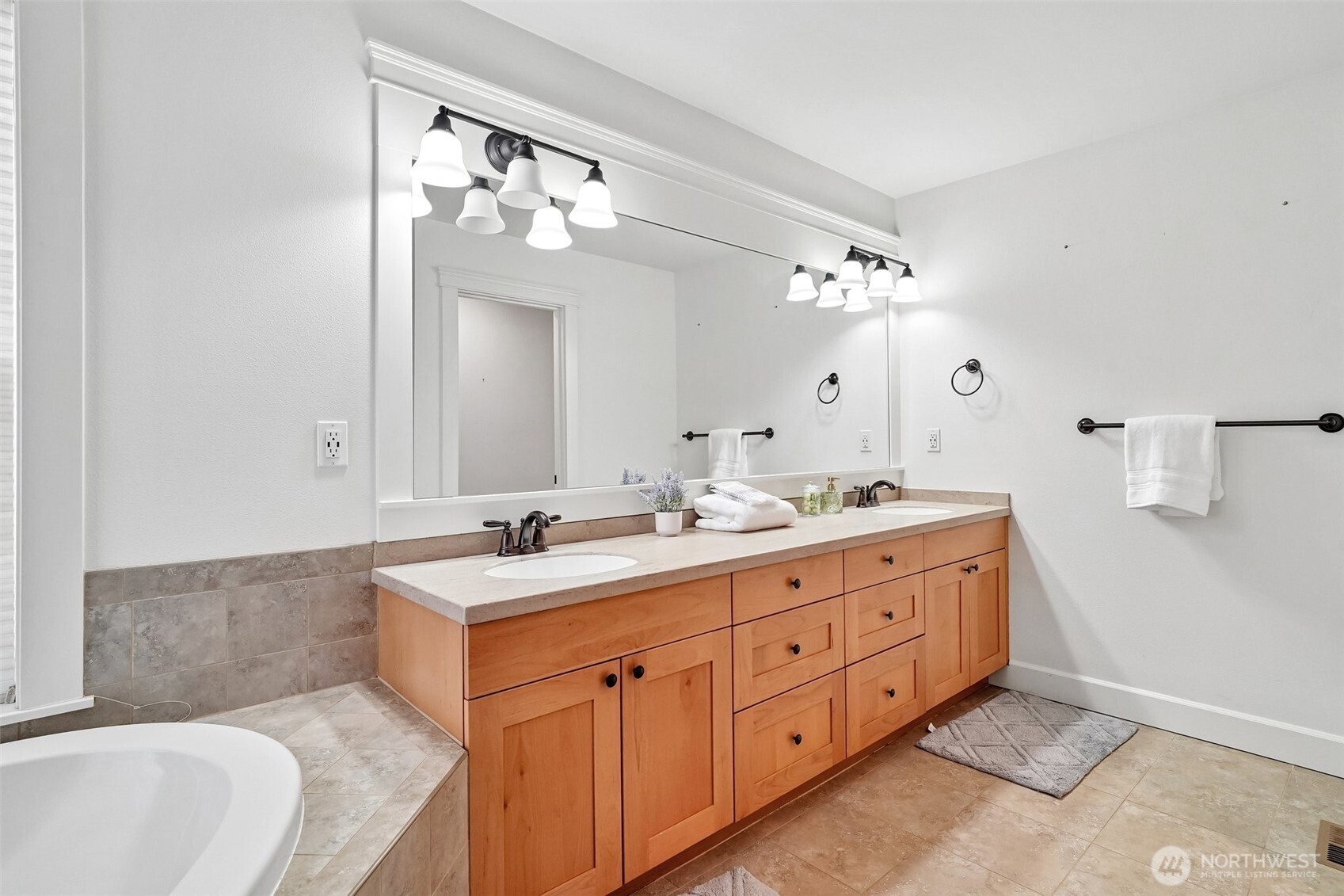 2166 NE Morgan Lane , Issaquah, WA 98029