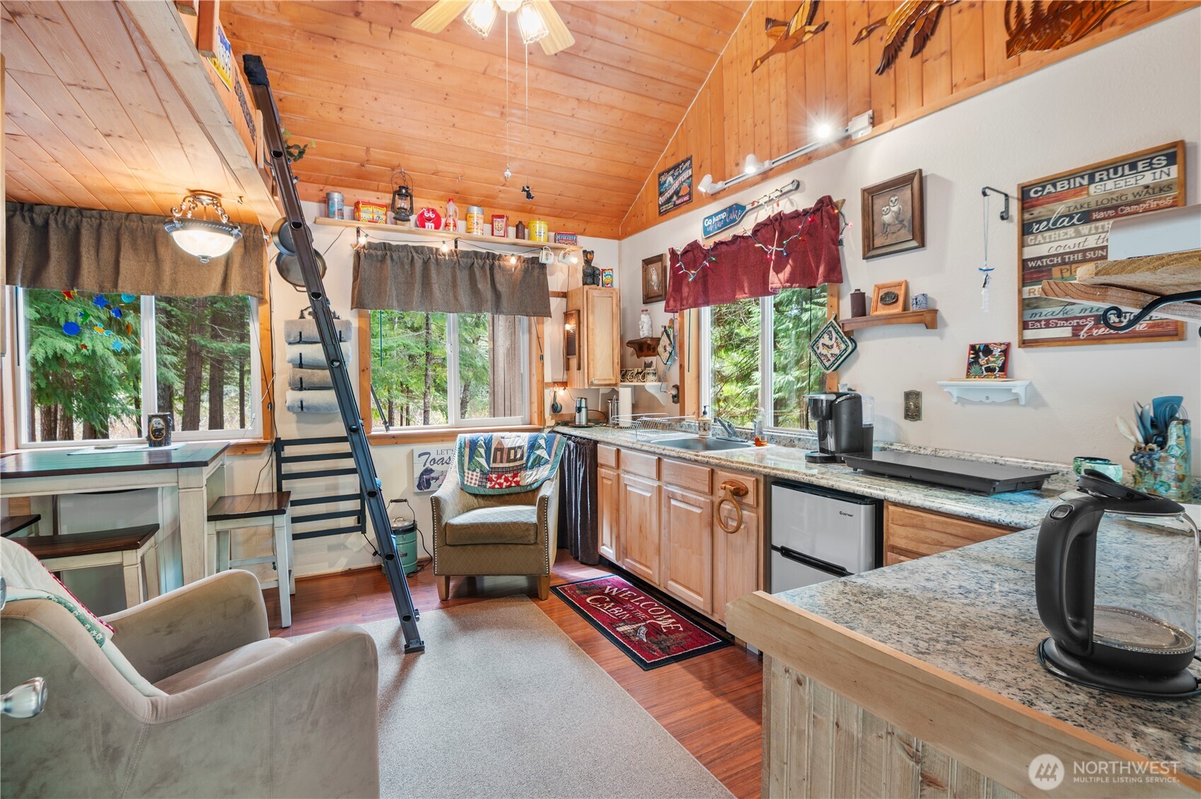 30 N Deer Court , Hoodsport, WA 98548