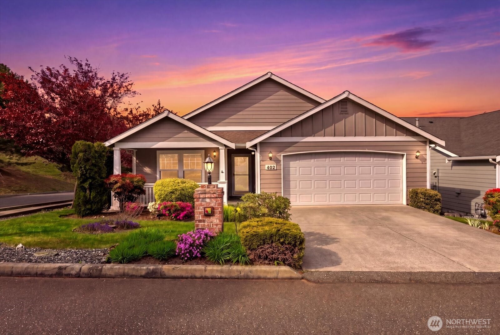 402 NW 12th Loop , Oak Harbor, WA 98277-3820