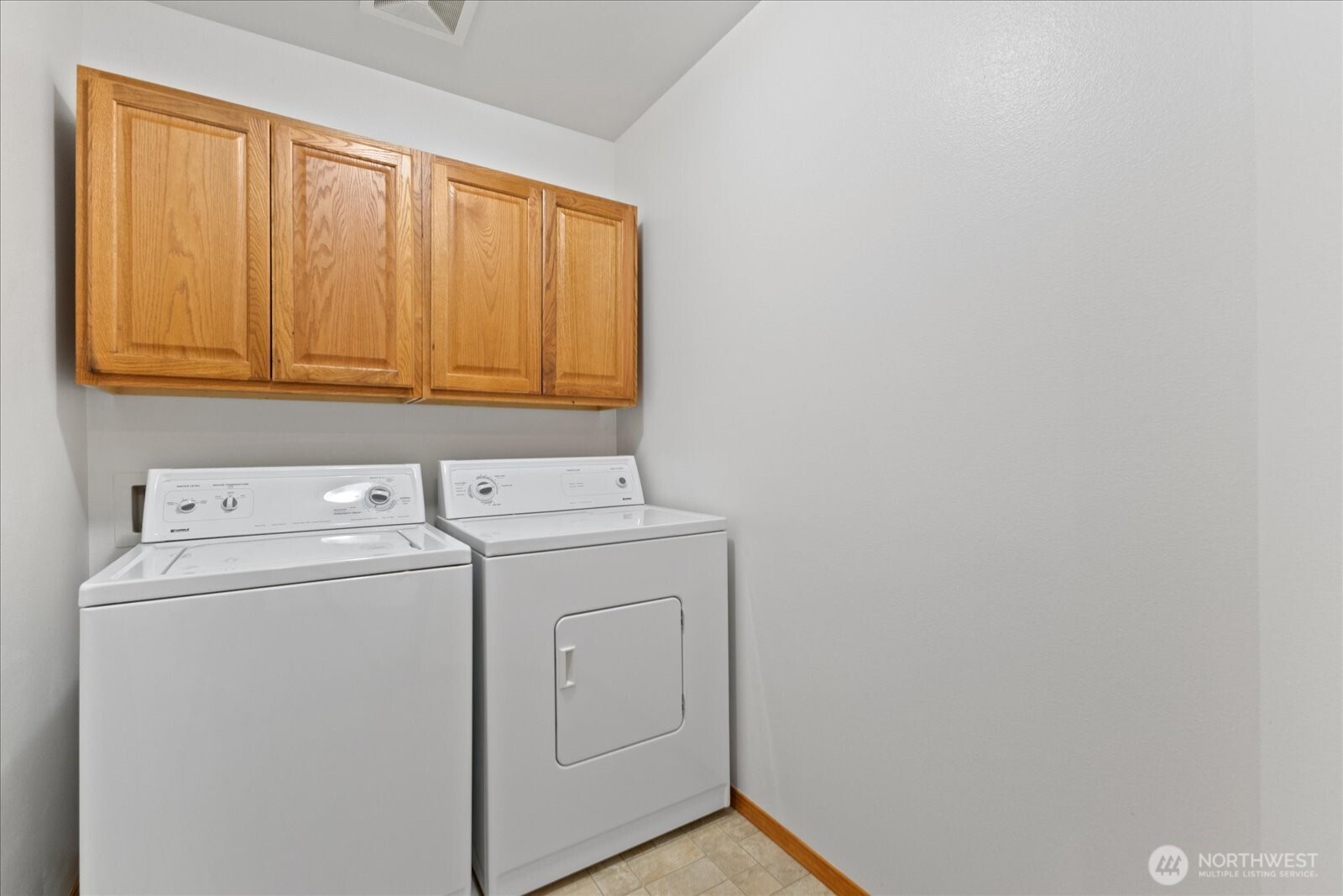 402 NW 12th Loop , Oak Harbor, WA 98277-3820