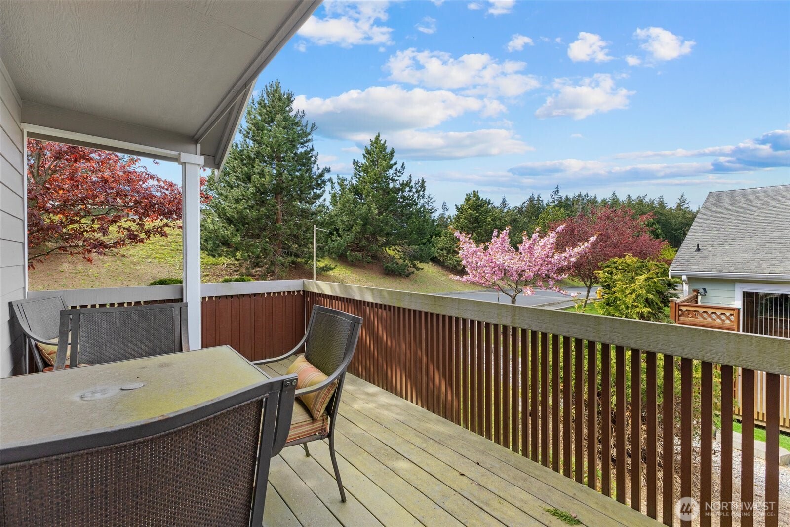 402 NW 12th Loop , Oak Harbor, WA 98277-3820