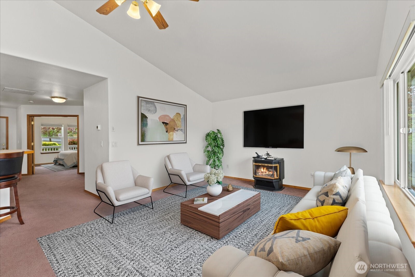 402 NW 12th Loop , Oak Harbor, WA 98277-3820