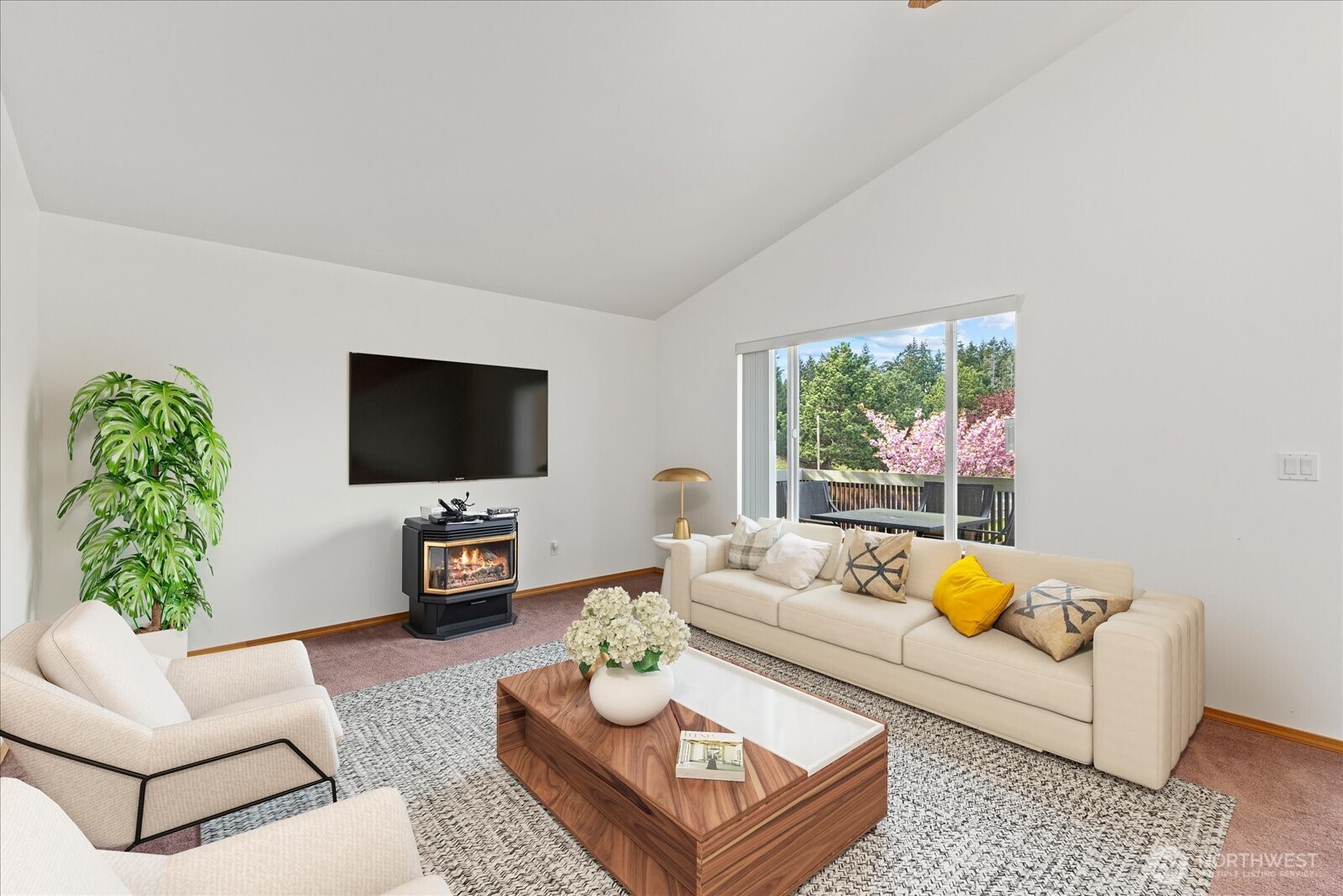 402 NW 12th Loop , Oak Harbor, WA 98277-3820