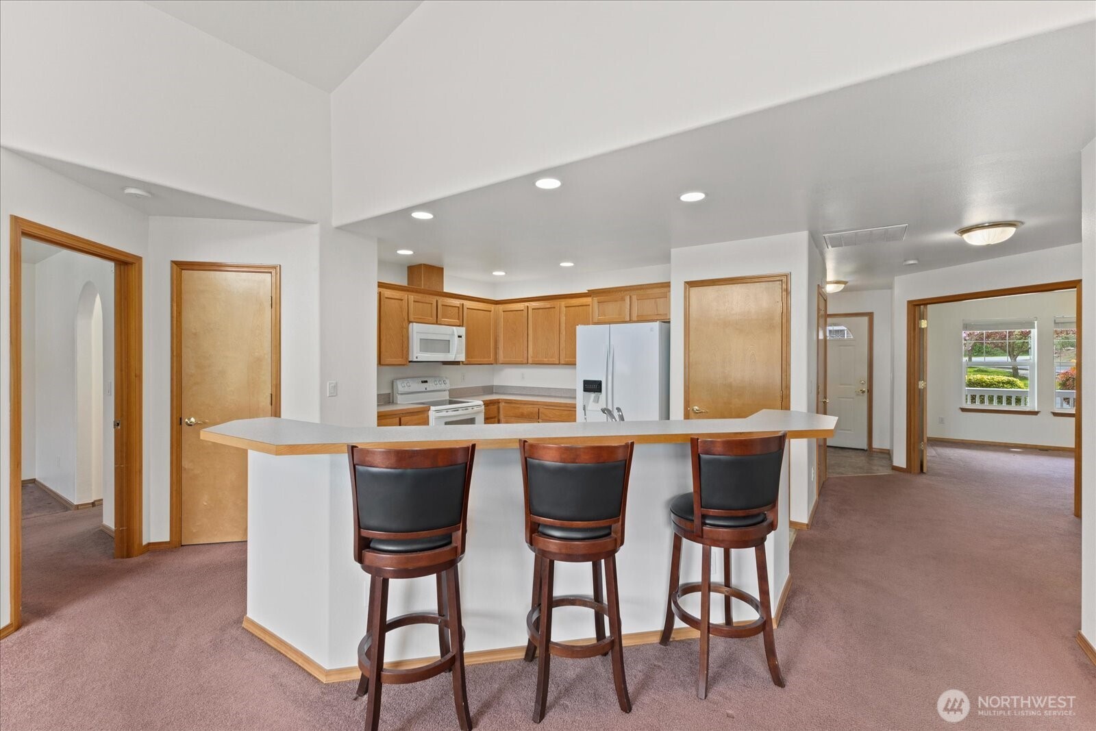 402 NW 12th Loop , Oak Harbor, WA 98277-3820