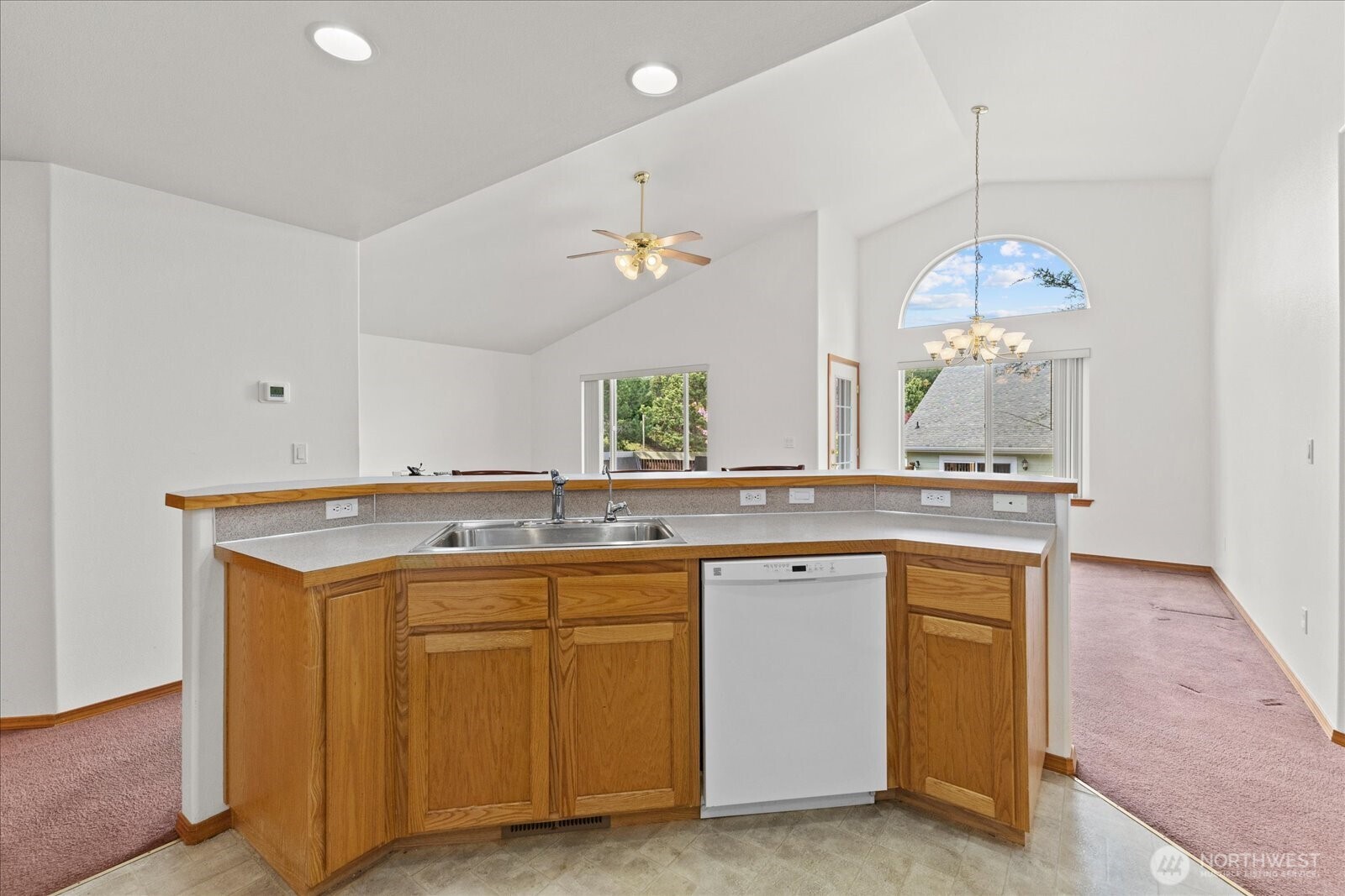 402 NW 12th Loop , Oak Harbor, WA 98277-3820