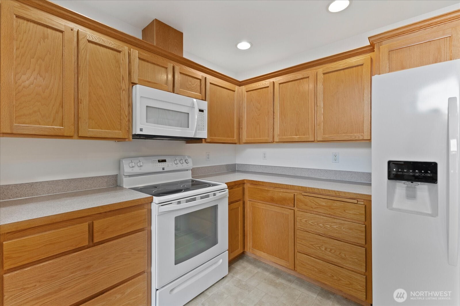 402 NW 12th Loop , Oak Harbor, WA 98277-3820