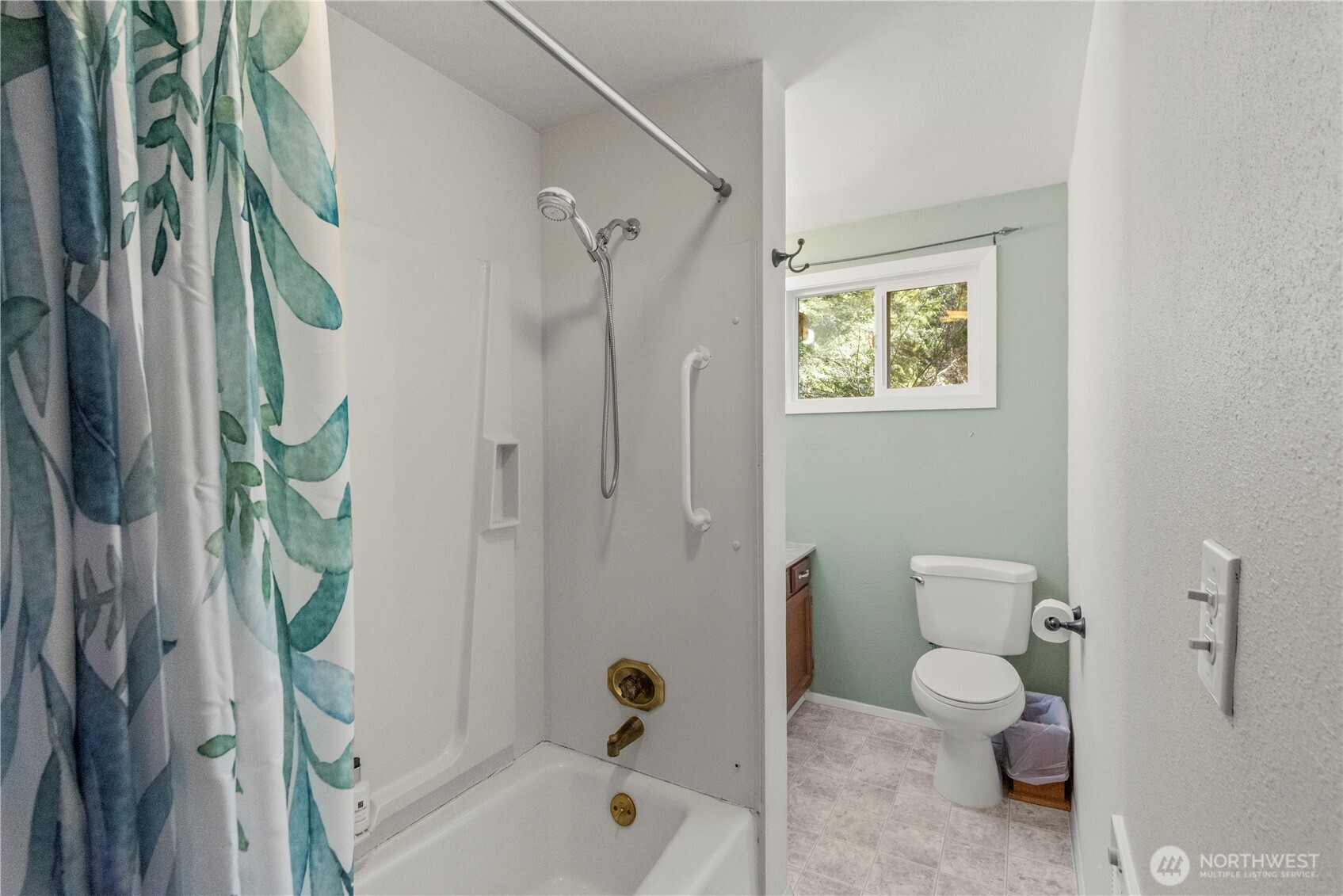 941 N Potlatch Drive , Hoodsport, WA 98548