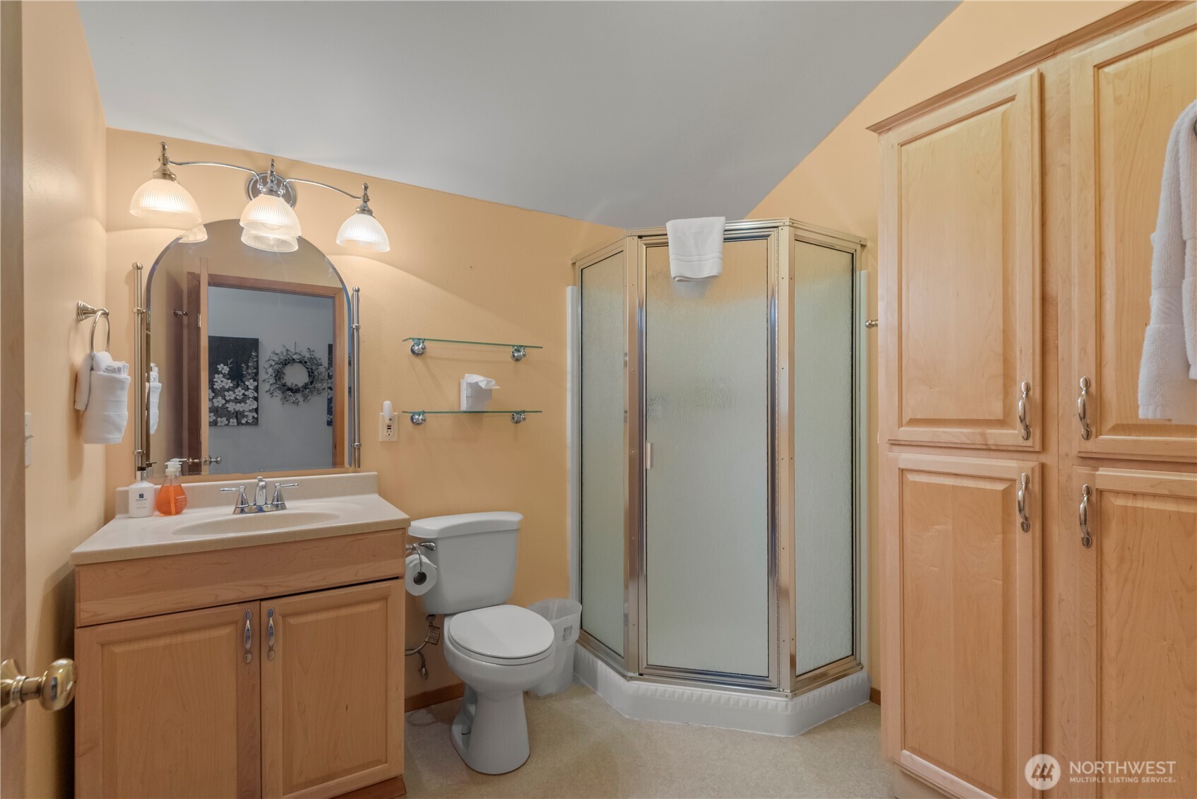 941 N Potlatch Drive , Hoodsport, WA 98548