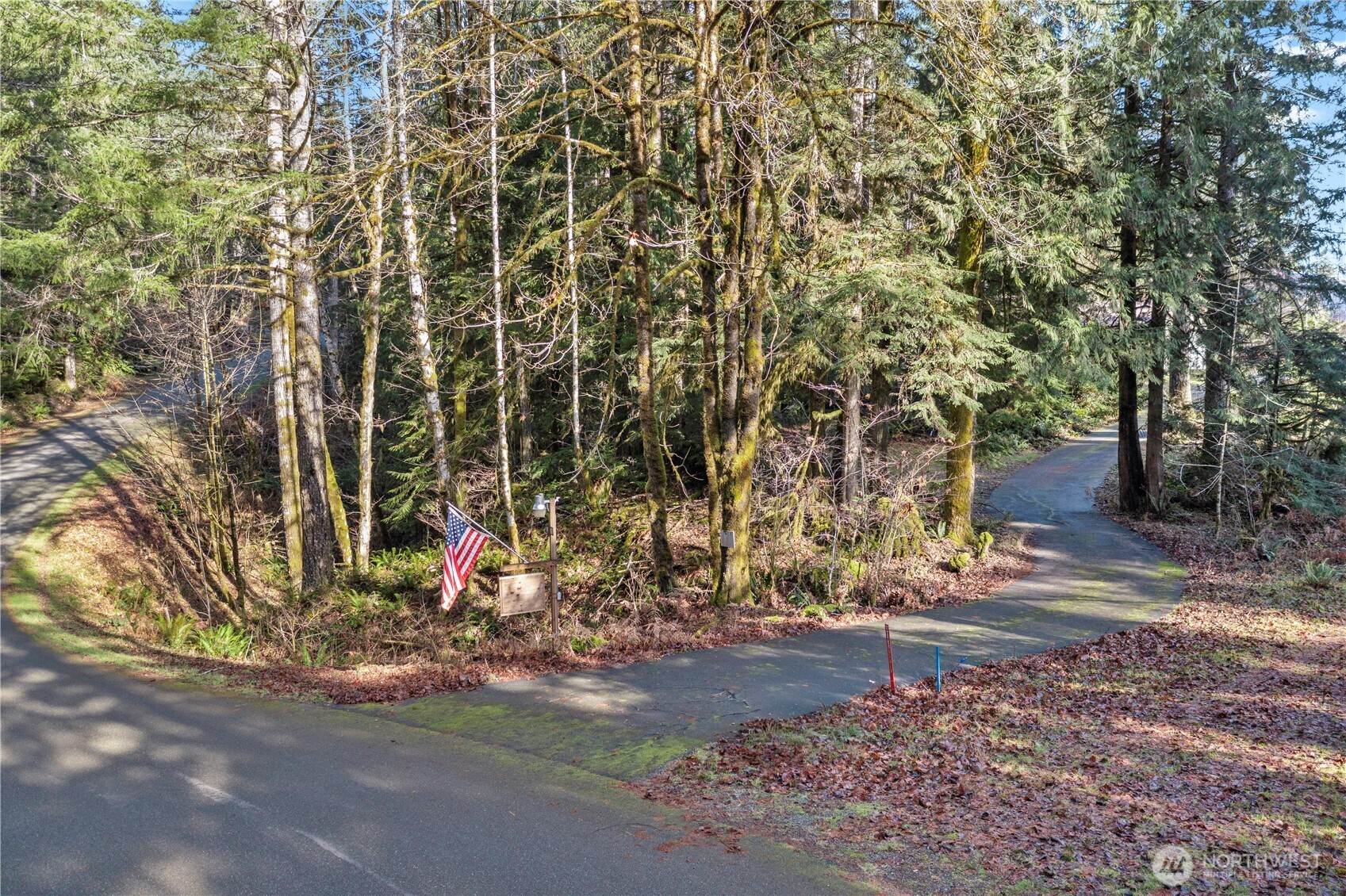 941 N Potlatch Drive , Hoodsport, WA 98548
