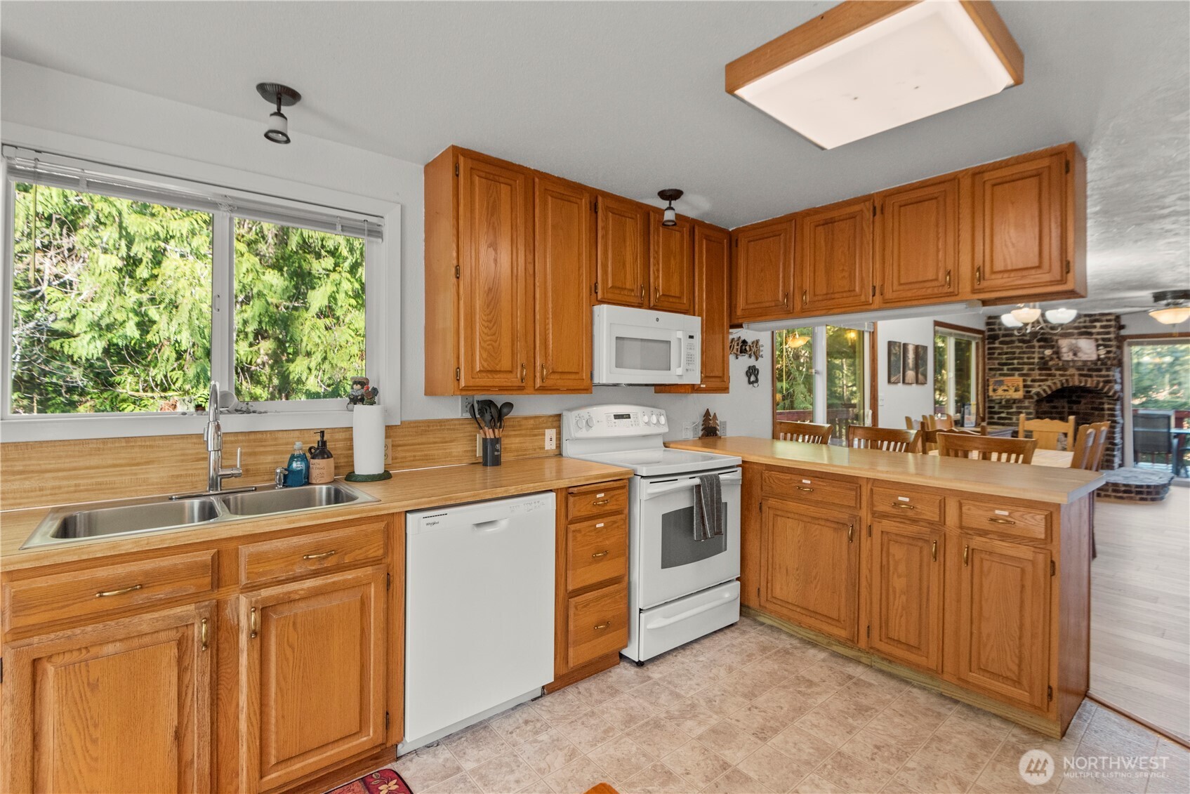 941 N Potlatch Drive , Hoodsport, WA 98548