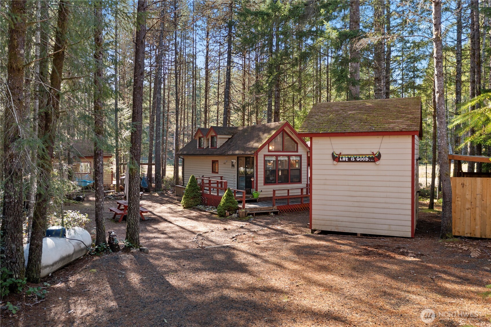 611 N Rainbow Way , Hoodsport, WA 98548