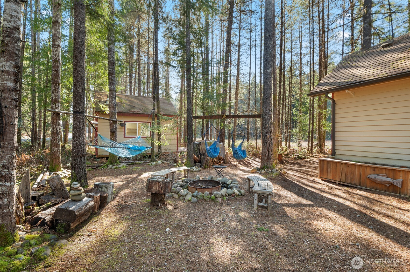 611 N Rainbow Way , Hoodsport, WA 98548