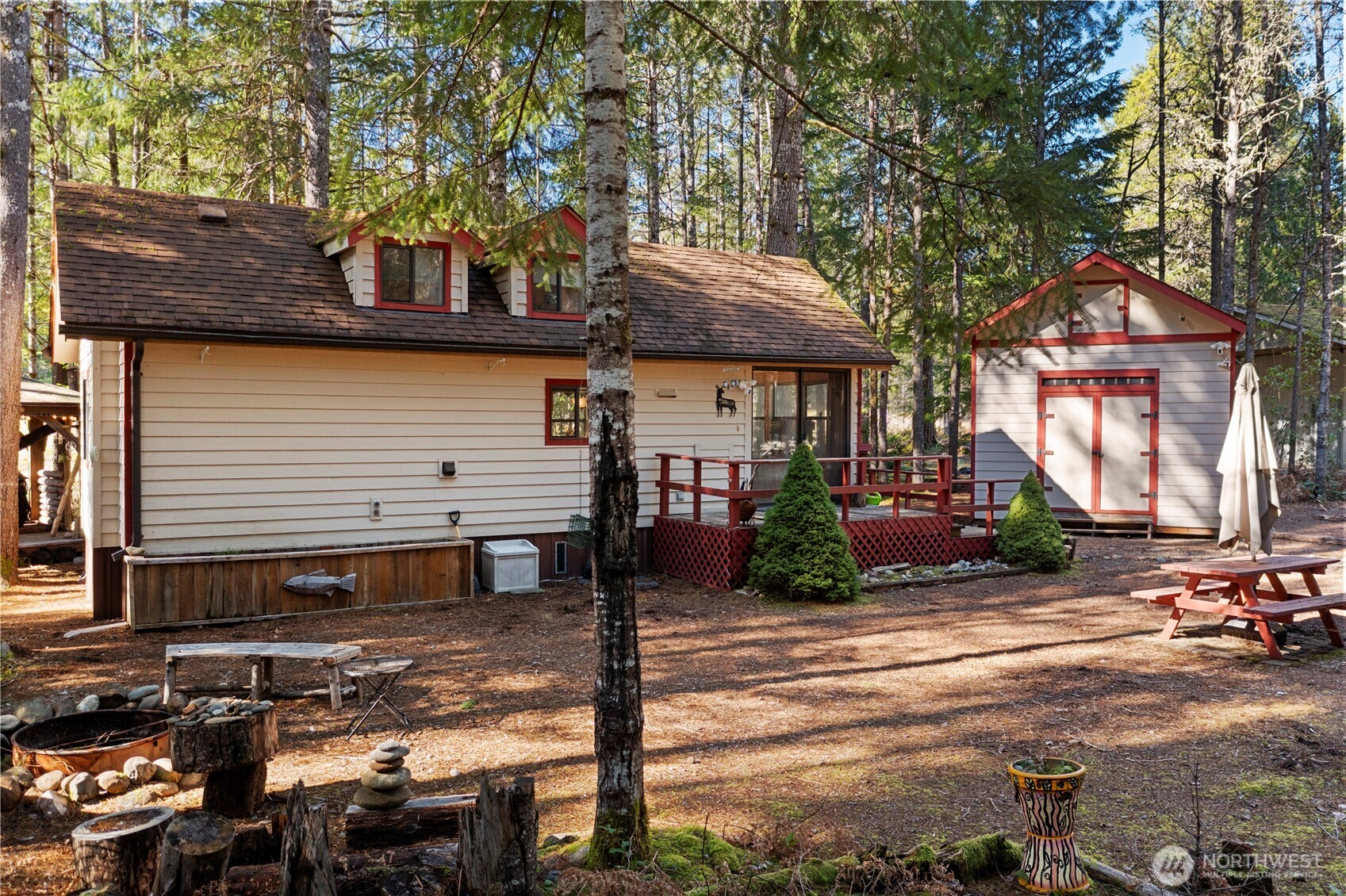 611 N Rainbow Way , Hoodsport, WA 98548