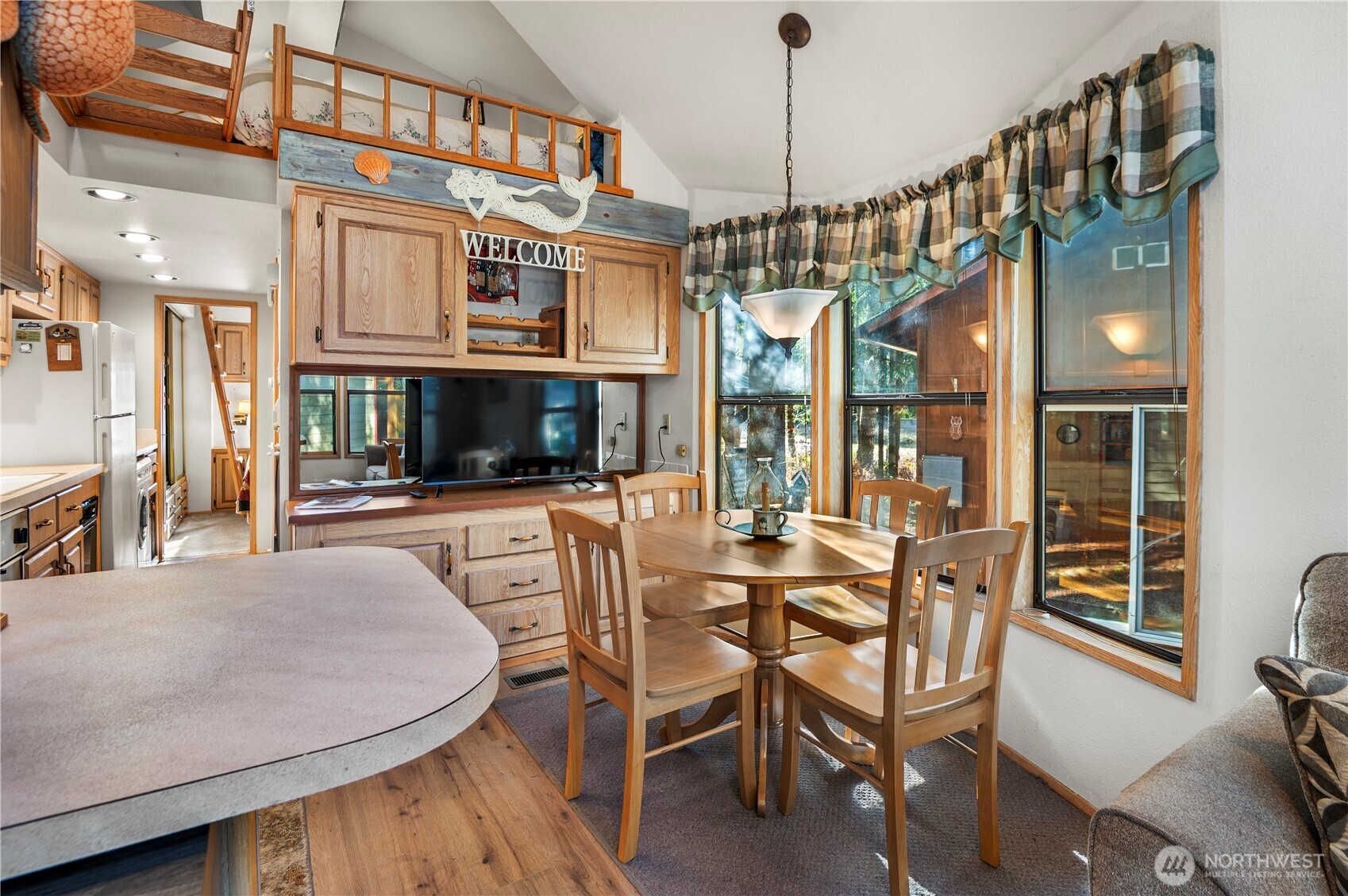 611 N Rainbow Way , Hoodsport, WA 98548
