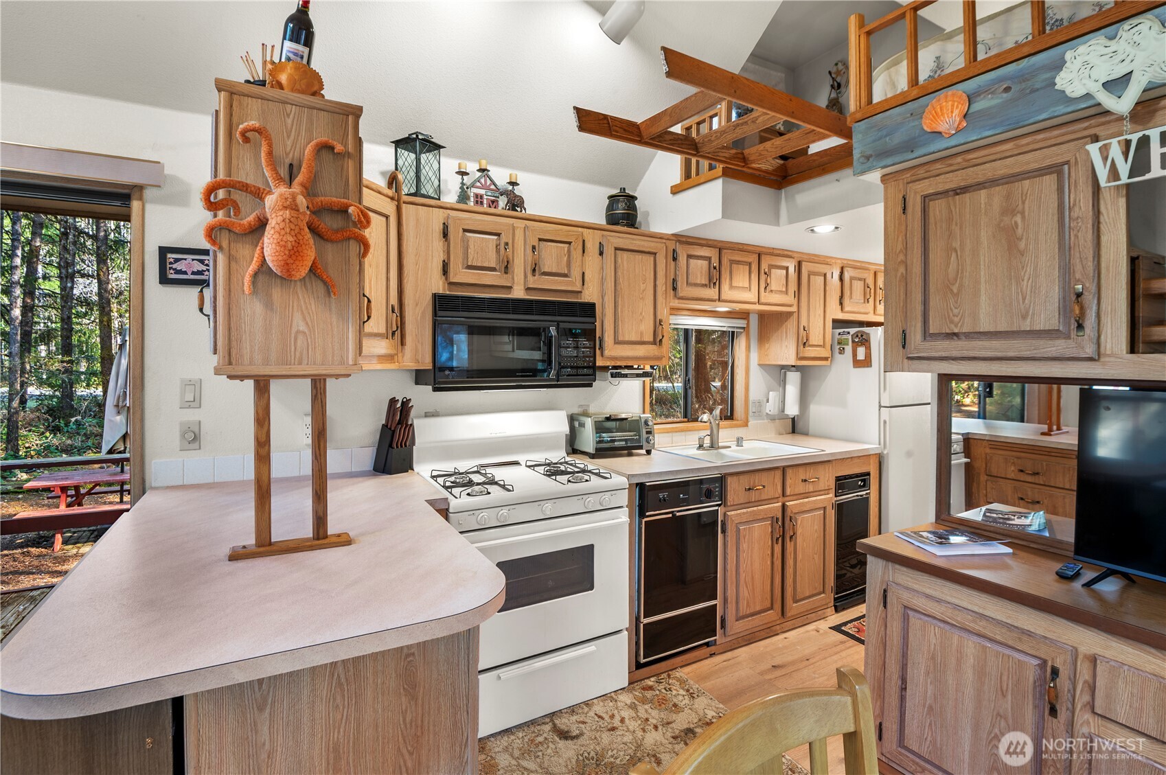 611 N Rainbow Way , Hoodsport, WA 98548