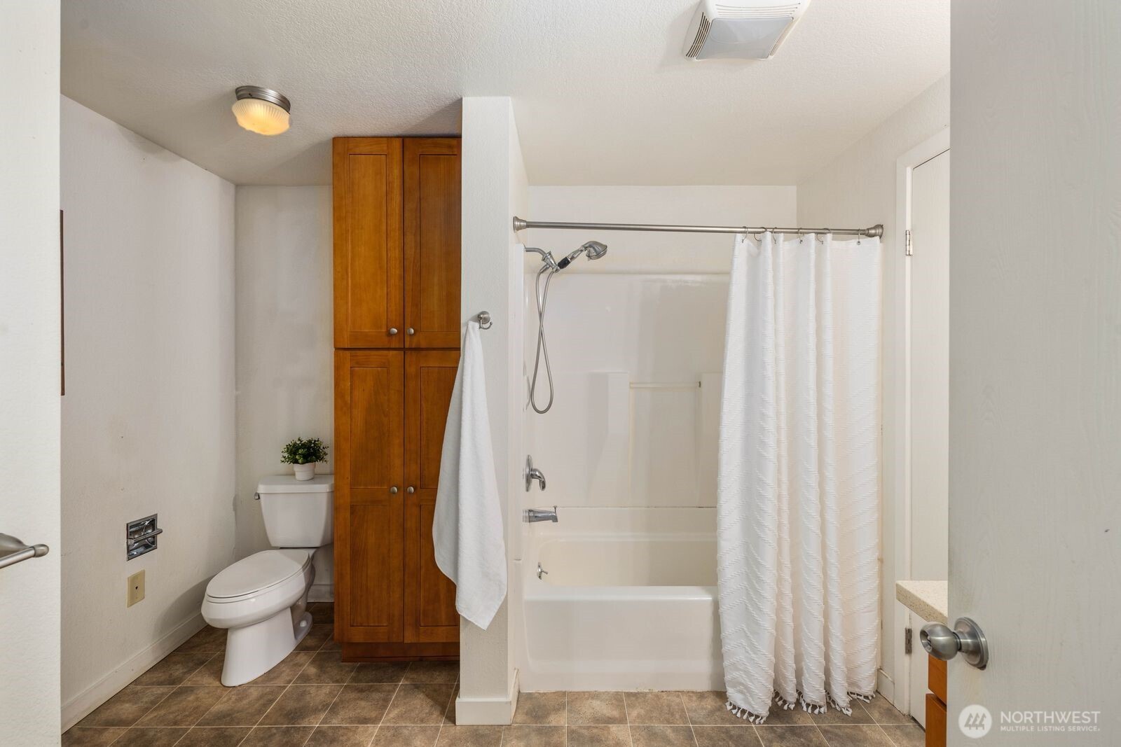 707 N 130th Street #B203, Seattle, WA 98133
