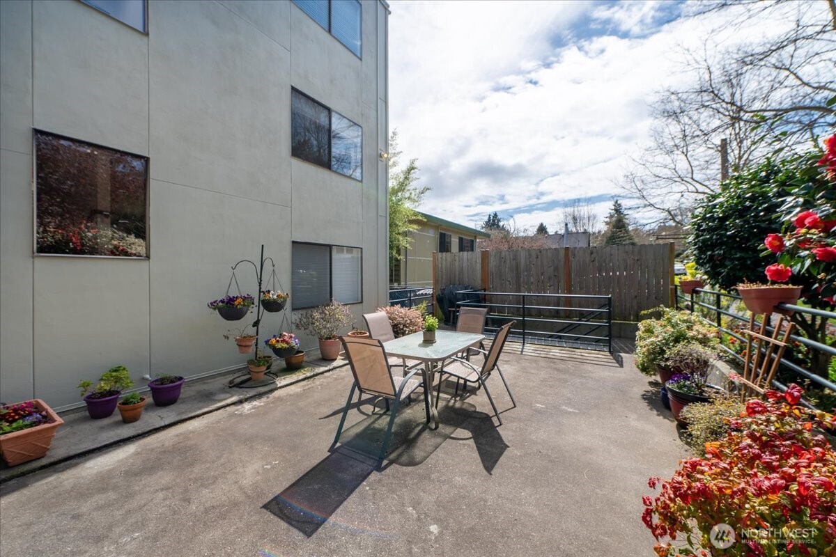 4000 24th Avenue W #202, Seattle, WA 98199