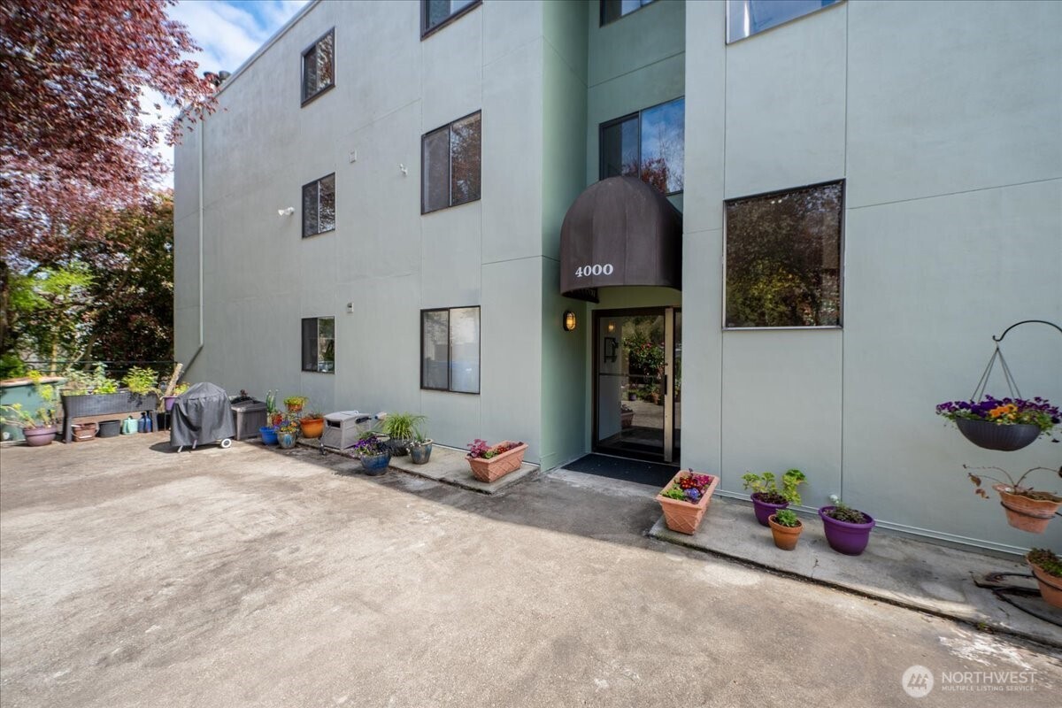 4000 24th Avenue W #202, Seattle, WA 98199