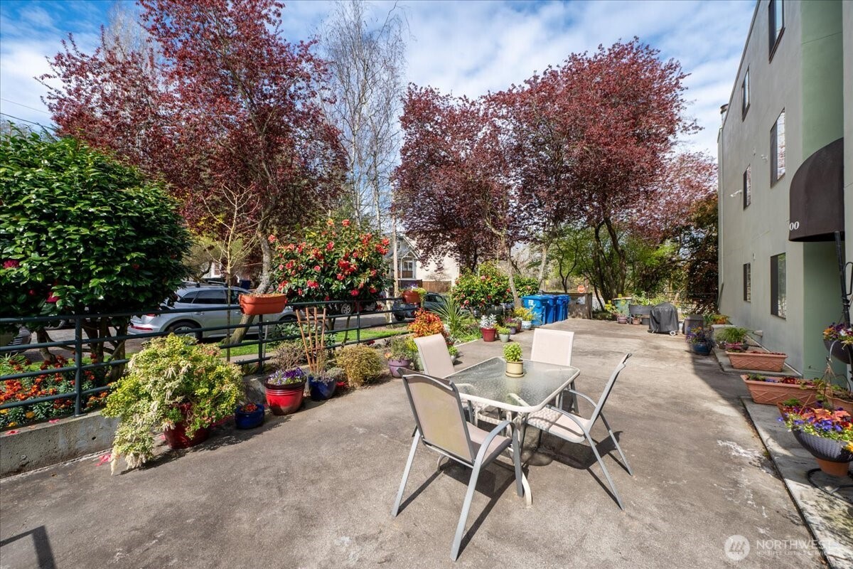 4000 24th Avenue W #202, Seattle, WA 98199