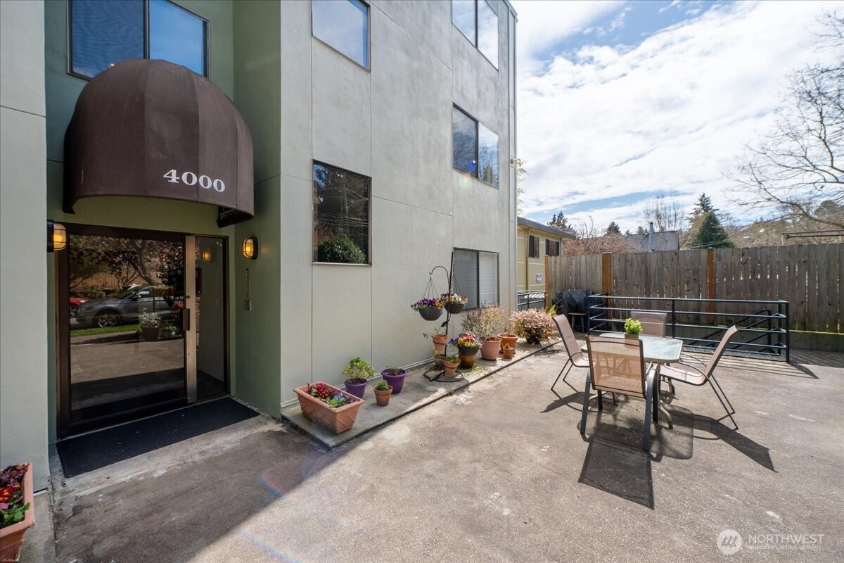 4000 24th Avenue W #202, Seattle, WA 98199