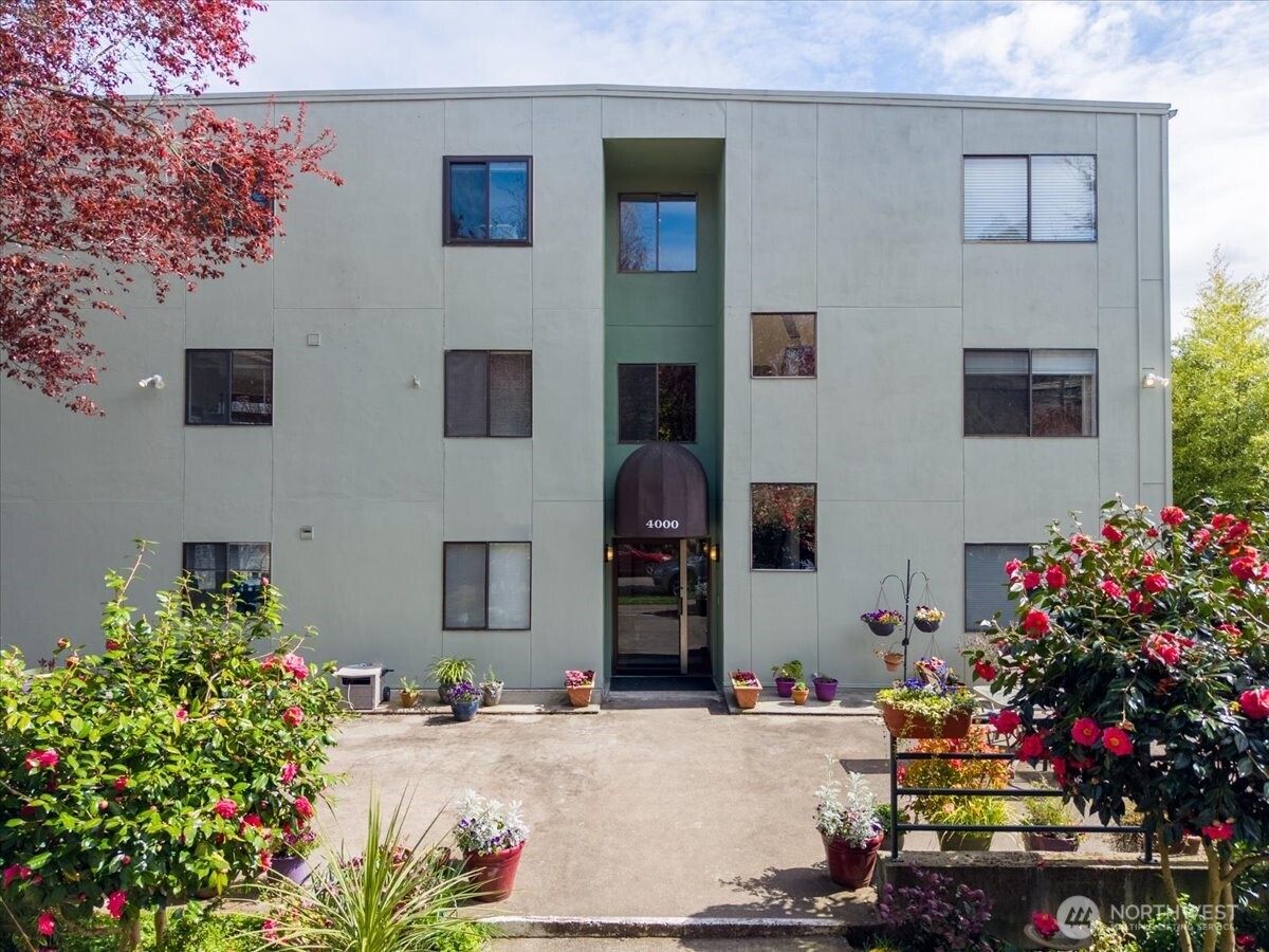4000 24th Avenue W #202, Seattle, WA 98199