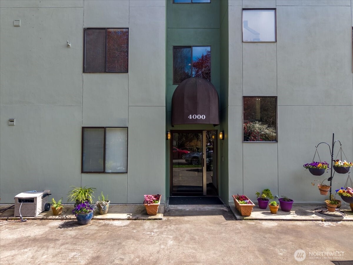 4000 24th Avenue W #202, Seattle, WA 98199