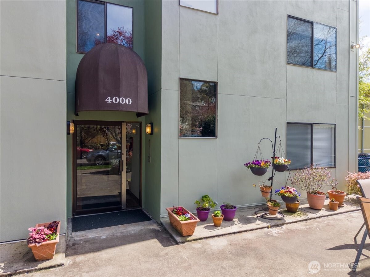 4000 24th Avenue W #202, Seattle, WA 98199