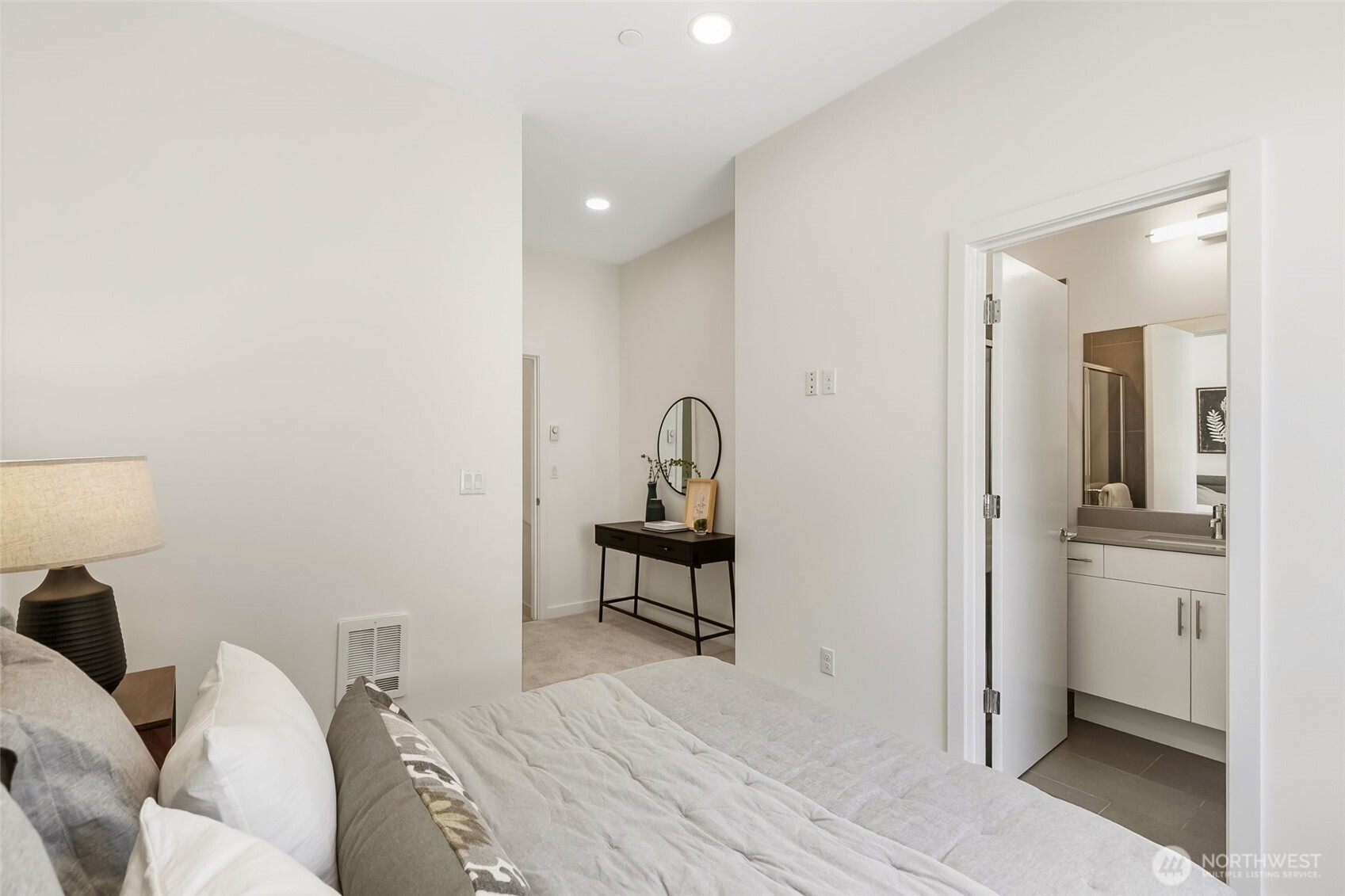 12524 15th Avenue NE #B, Seattle, WA 98125