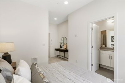 12524 15th Avenue NE #B, Seattle, WA 98125 - Photo 17