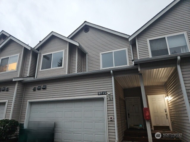 9715 26th Avenue SW #202, Seattle, WA 98106-2600