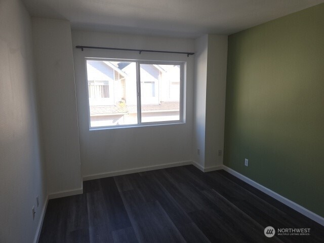 9715 26th Avenue SW #202, Seattle, WA 98106-2600