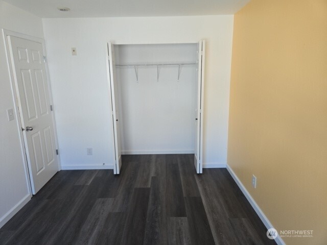 9715 26th Avenue SW #202, Seattle, WA 98106-2600