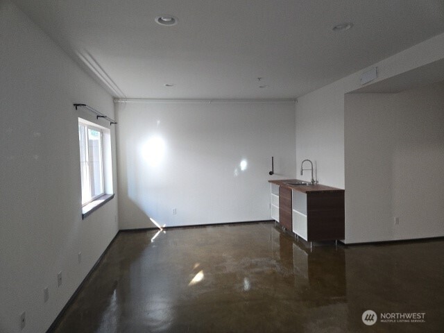 9715 26th Avenue SW #202, Seattle, WA 98106-2600