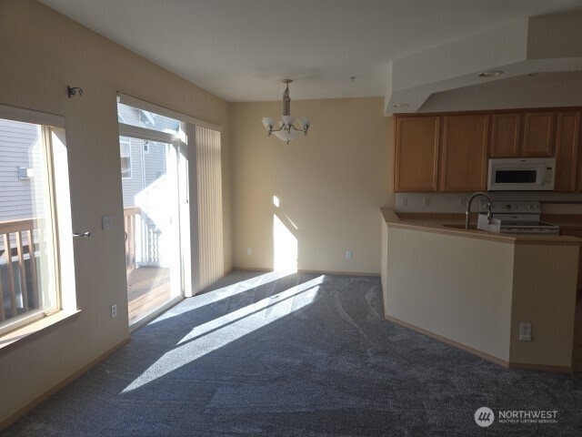 9715 26th Avenue SW #202, Seattle, WA 98106-2600