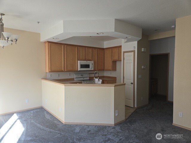9715 26th Avenue SW #202, Seattle, WA 98106-2600