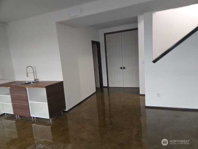 9715 26th Avenue SW #202, Seattle, WA 98106-2600